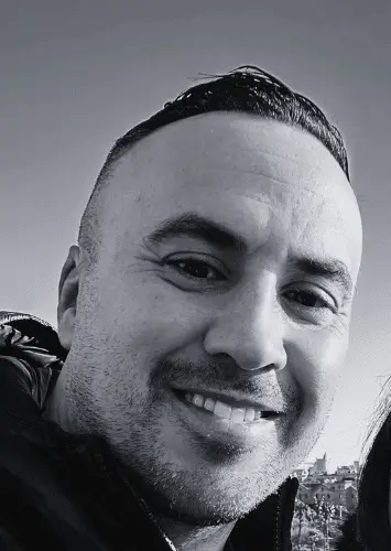 Yusha, founder of Develoroo – a UK-based web and mobile app development agency